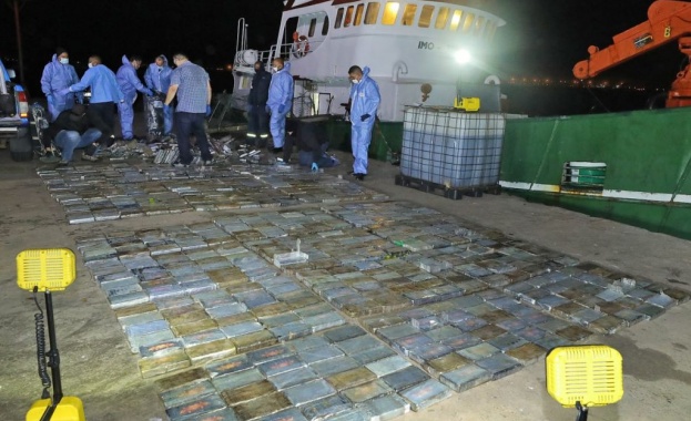 Четирима български моряци бяха арестувани с кокаин за близо 40