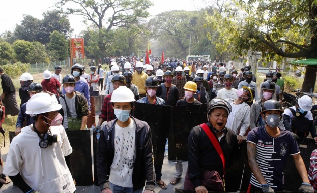 Двама демонстранти взели участие в протест срещу военния преврат бяха