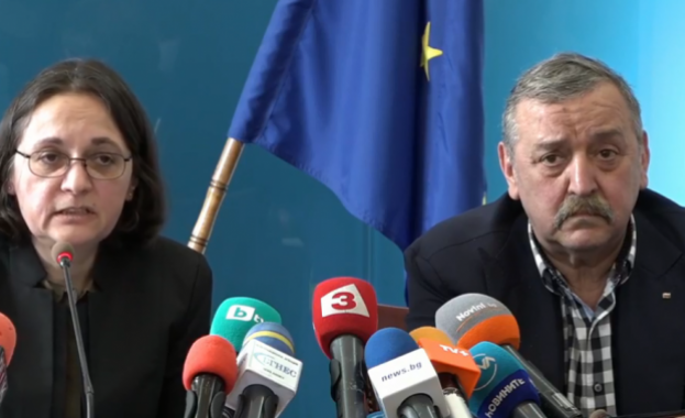 Зам министър Жени Начева разясни как ще протече това Записалите се