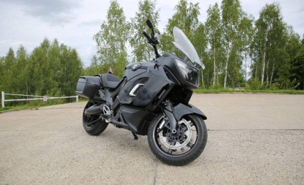 Първият руски електрически мотоциклет представи марката Aurus Той е с