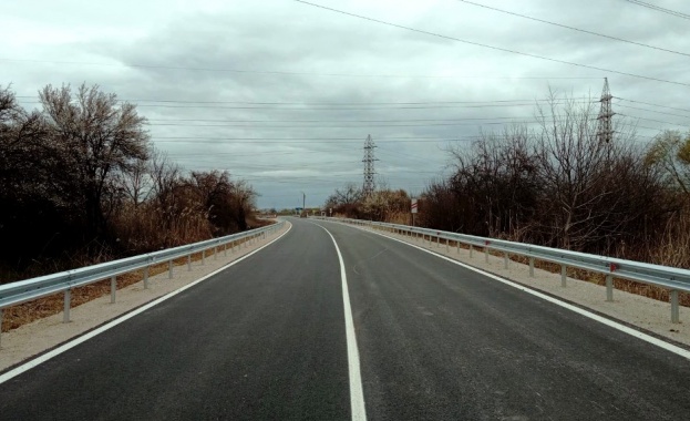 До 17 часа днес в една лента е движението от