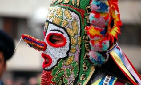 Втори ден от фестивала „Сурва“ изпълват центъра на Перник с маскарадни дефилета