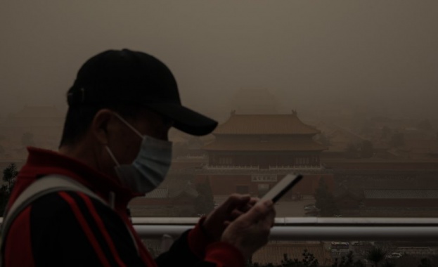 Най силната от десетилетие пясъчна буря връхлетя Пекин Китайската столица беше