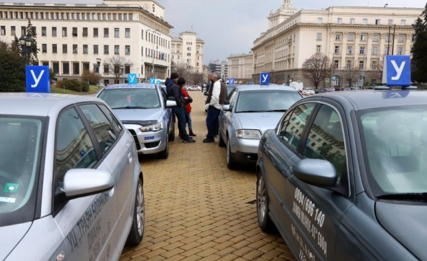 Автоинструктори протестираха в София 