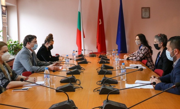 Българските граждани заслужават да бъде защитено с всички средства демократичното