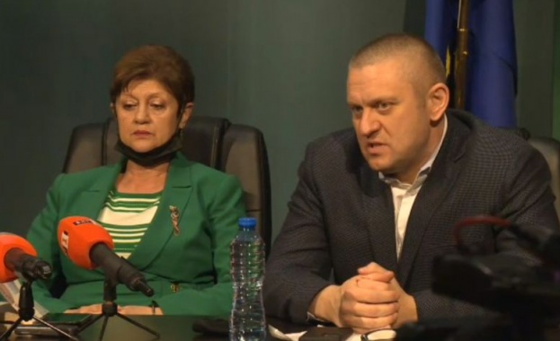 Задържани за 72 часа са 48 годишният печатар печатал милиони фалшиво