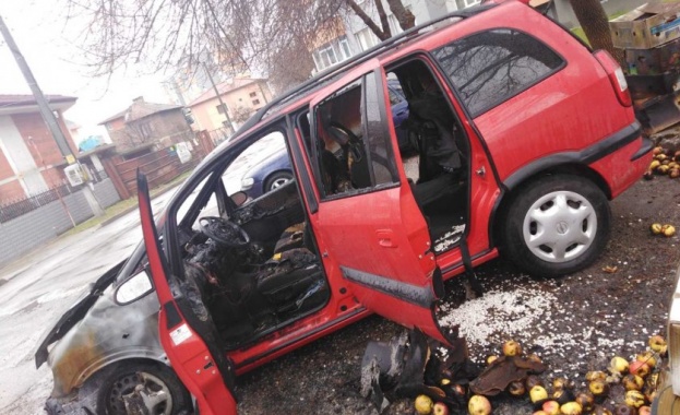 Кола горя тази нощ в благоевградския квартал Струмско Автомобилът е