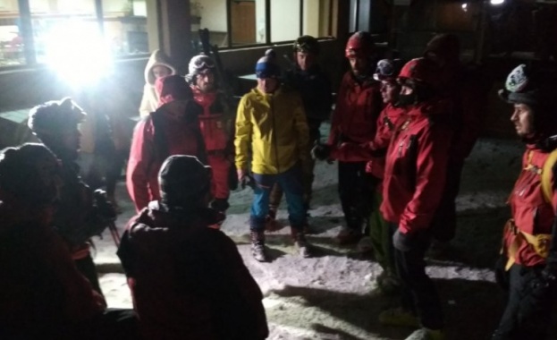 Повече от 14 часа продължава издирването на 34 годишния скиор който