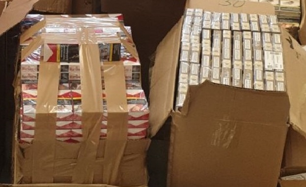 Митнически служители задържаха 178 800 къса 8940 кутии цигари и