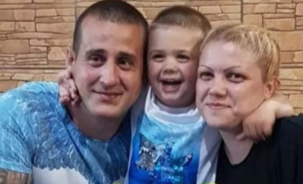 Драгомир Танев е 30 годишен мъж и живее със семейството си