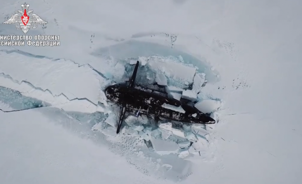 Три руски ядрени подводници с балистични ракети са изплували едновременно