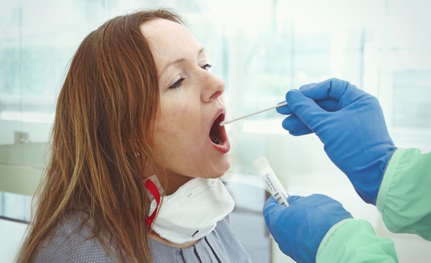 Новият коронавирус заразява клетките в устата и слюнката и затова