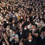 5000 души се забавляваха на рок концерт на закрито без социална дистанция (видео)