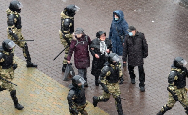 Най малко 245 демонстранти са били задържани на вчерашните протестни антиправителствени