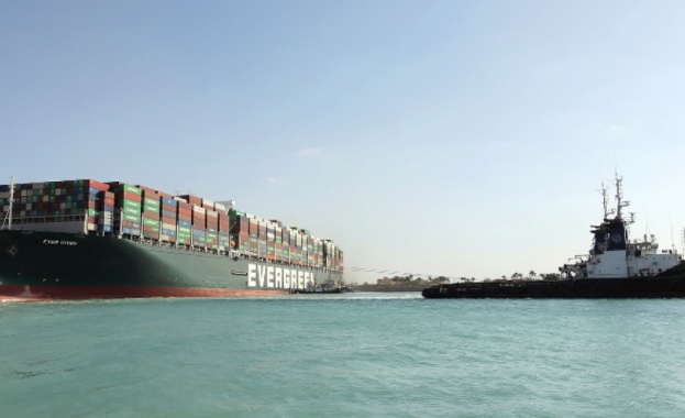 Гигантският контейнеровоз Евър Гивън който блокираше Суецкия канал близо седмица