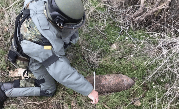 Специализиран екип от състава на 55 и инженерен полк Белене