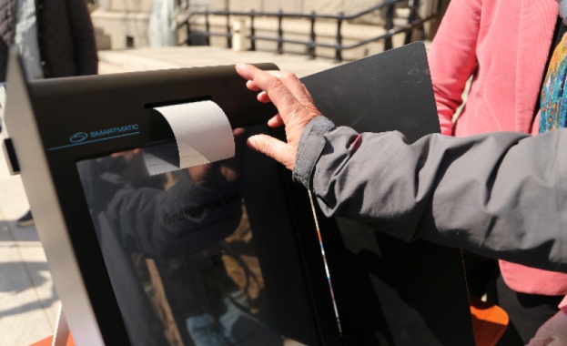 Общественият съвет към Централната избирателна комисия организира пред сградата на