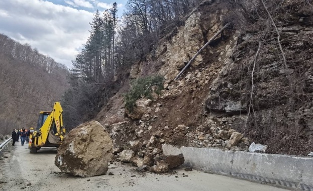 Пътят между селата Бостина и Соколовци в Родопите ще бъде