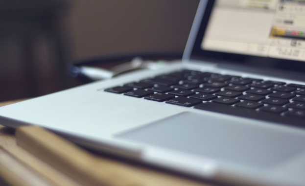 Всеки пети на село ползва външна тоалетна WC вътре в