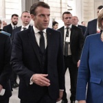 Путин, Меркел и Макрон обсъдиха възможността за регистрация на "Спутник V" в ЕС 