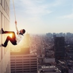 Катерач изкачи един от най-високите небостъргачи в Европа необезопасен