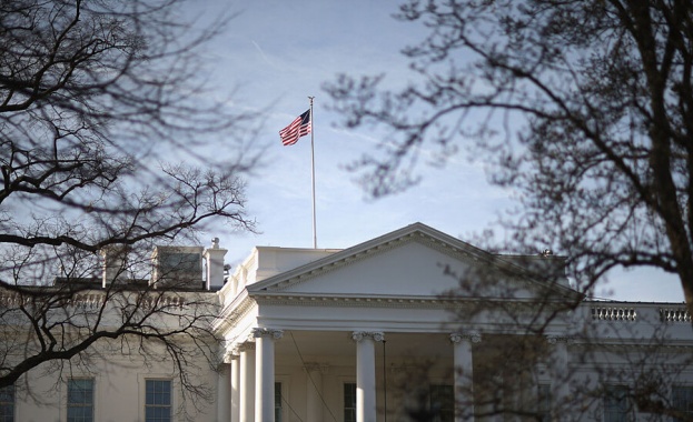 Президентът Джо Байдън нареди знамената на Белия дом да бъдат