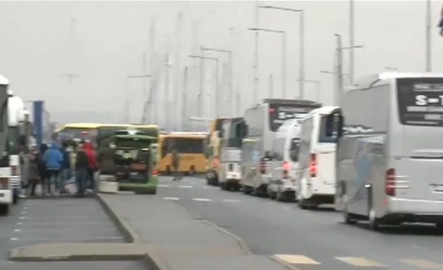 В Бургас автобуси от цялата област изчакват на Морската гара