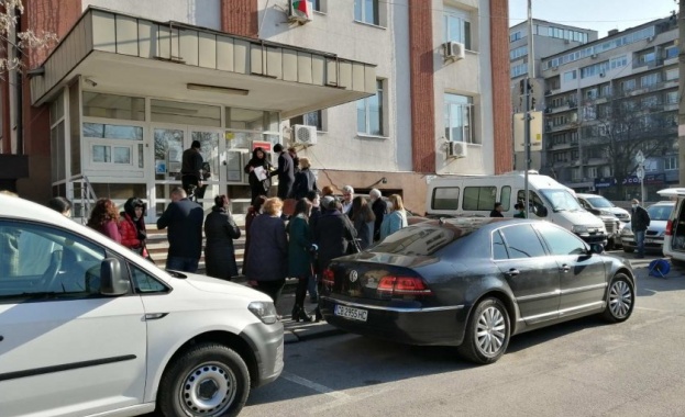 За първи път раздават РНК ваксини на личните лекари в