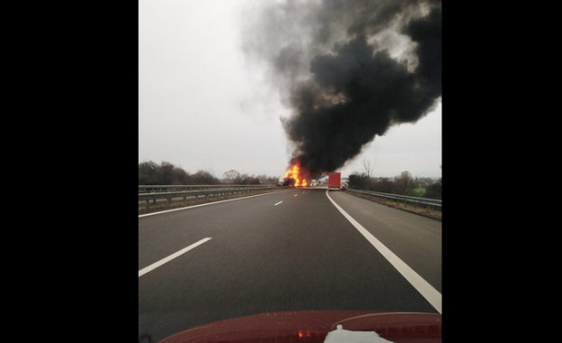 Инцидентът е станал в платното в посока Бургас Катастрофа затвори