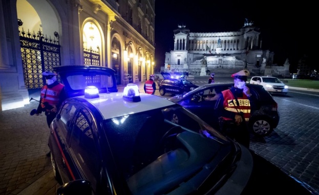 Карабинери и служители на Финансовата гвардия силово подразделение към Министерството