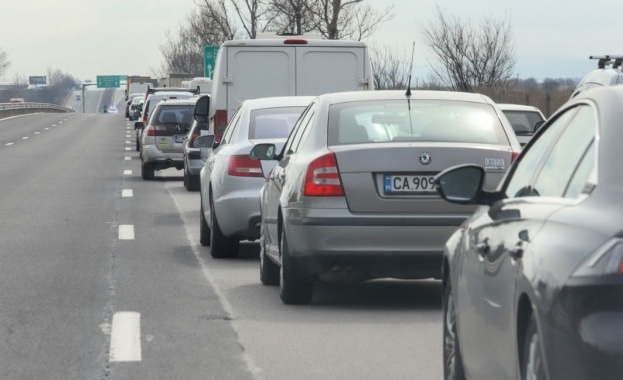 Засилен трафик към София се очаква днес Причината в