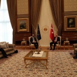 Унижението на Фон дер Лайен в Анкара - мъжете на столове, жената на дивана 