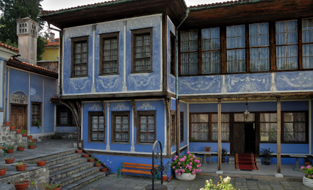 Виртуален тур на къща Хиндлиян в Стария Пловдив събра над
