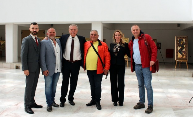 Председателят на ПП АБВ Румен Петков и лидерът на АБВ Младежи