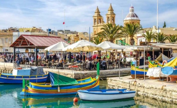 Малта ще плаща на туристите да посетят страната това лято