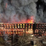 Гори историческа сграда в Санкт Петербург