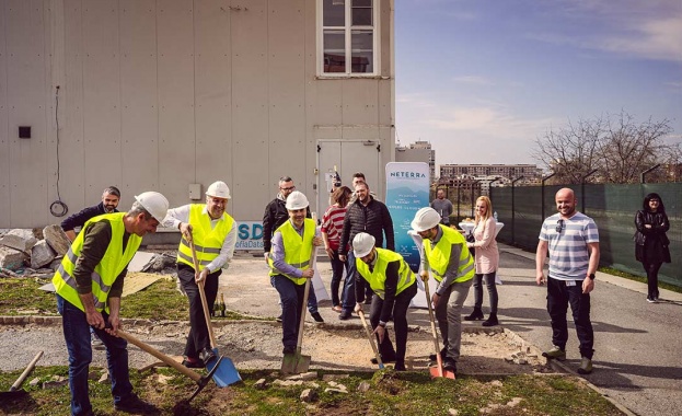 Съоръжението е с топ локация на 4 нива с 2