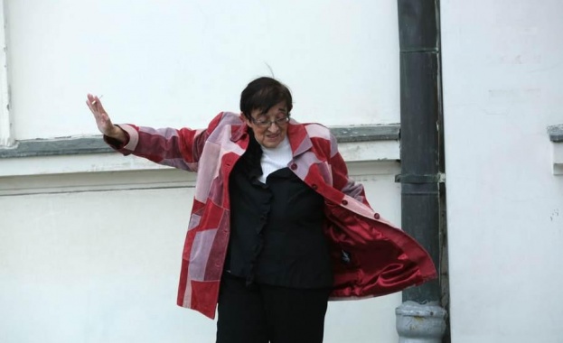 Хумор самообладание откровеност и естественост стилът на най възрастната депутатка