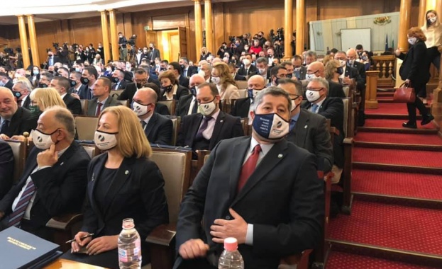 Как реагираха депутати на новината от вчера за разформироване на