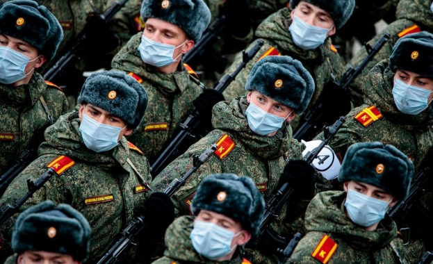 Русия показа как тренира за парада на Победата (ВИДЕО)