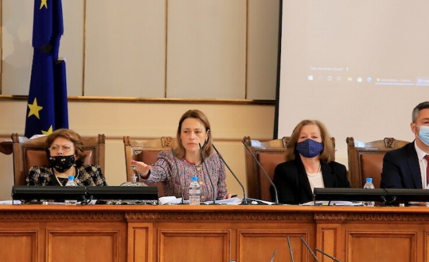 Правната комисия на парламента гласува на първо четене шест проекта