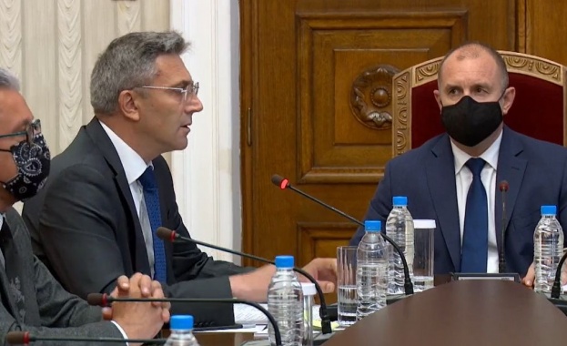 Мустафа Карадайъ към Радев: Бихме подкрепили правителство, предложено от трите нови партии в НС