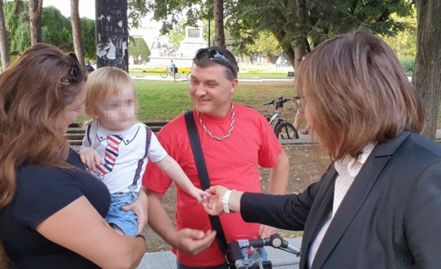 Лидерът на БСП Корнелия Нинова се обърна към родителите в