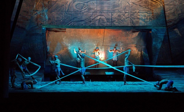 Отново  „Аида“ от Джузепе Верди, постановка на Уго де Ана, на сцената на Софийската опера