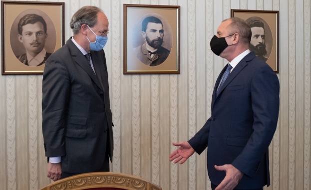 Държавният глава Румен Радев проведе днес работна среща на Дондуков