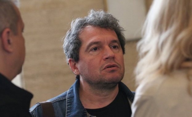 Не знам дали си давате сметка какво се опитва да