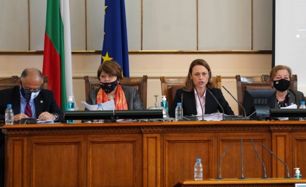 Парламентът наложи мораториум върху определени действия на държавните органи до