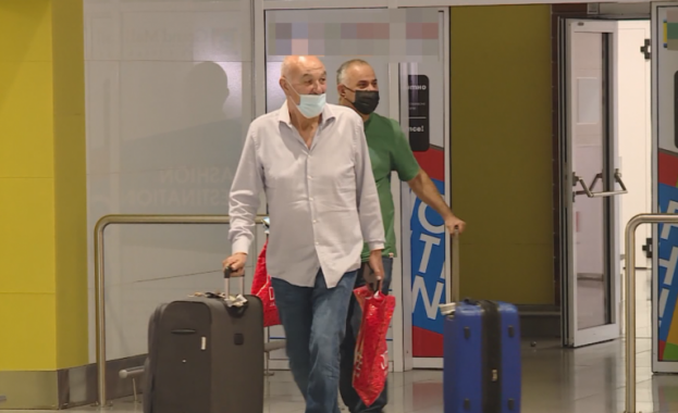 Първите за сезона 125 израелски туристи пристигнаха на летището във