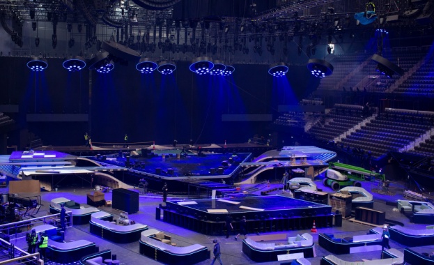 Организаторите на Евровизия 2021 представиха кадри на сцената, която ще