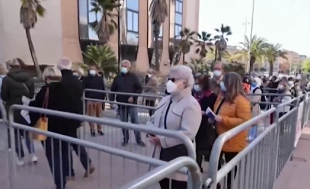 Дисниленд в Париж отваря врати отново Но за жалост на